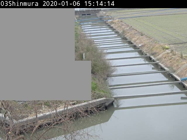 新村排水路の平常時の画像です